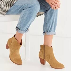URBAN OUTFITTERS Westie Welt Suede Ankle Booties 9